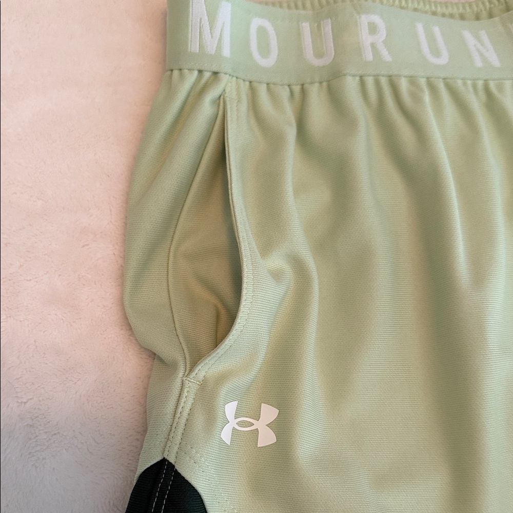 Under Armour Women's Light Green Athletic Shorts L pockets EUC two tone - Picture 2 of 8